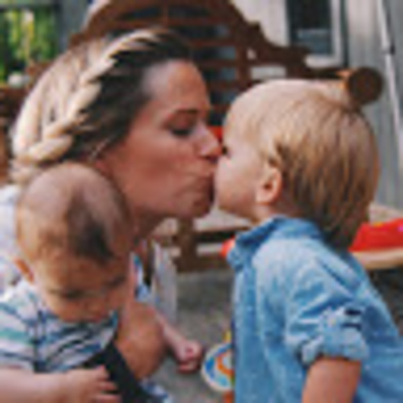 Meet your Posher, Paris - Picture 1 of 1